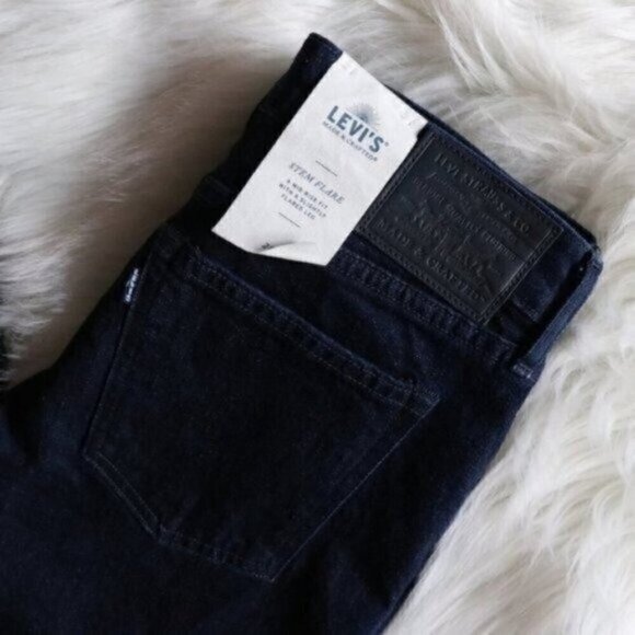 NWT Levis Made and Crafted Flared Denim Jeans Size 28 Dark Blue Wash - Picture 7 of 13